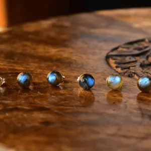 Magic Button - Labradorite Stud