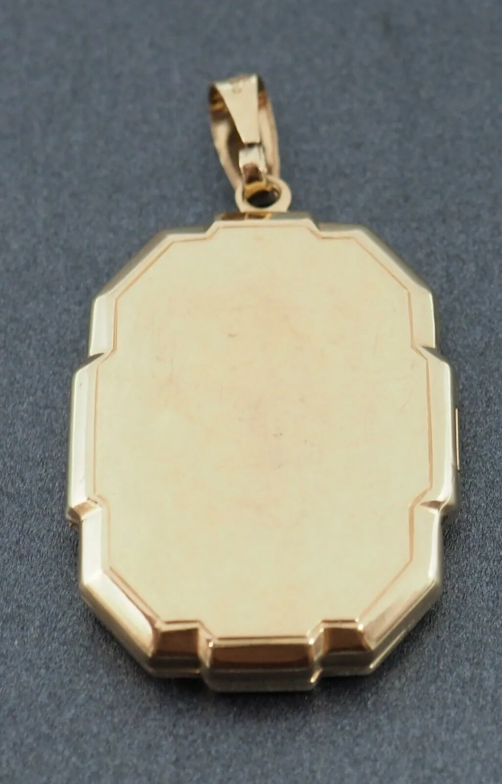 Vintage 9ct Yellow Gold Hand Engraved Hinged Locket Fine Collectable Jewellery