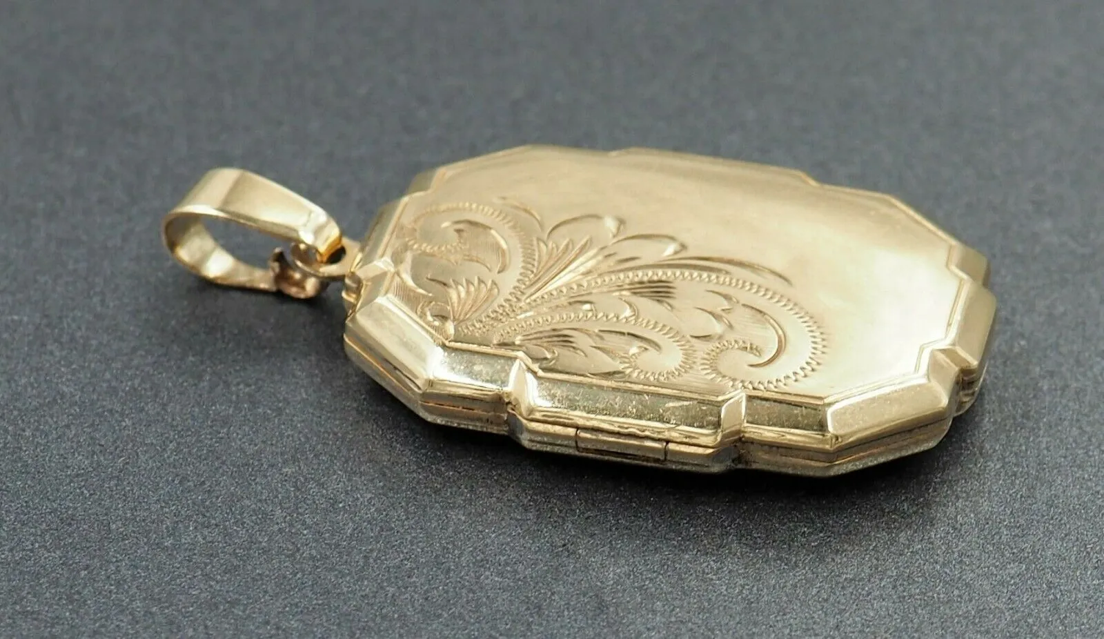 Vintage 9ct Yellow Gold Hand Engraved Hinged Locket Fine Collectable Jewellery