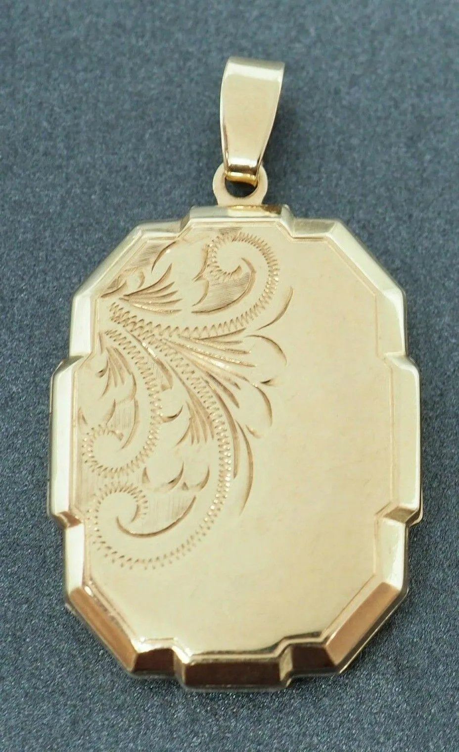 Vintage 9ct Yellow Gold Hand Engraved Hinged Locket Fine Collectable Jewellery