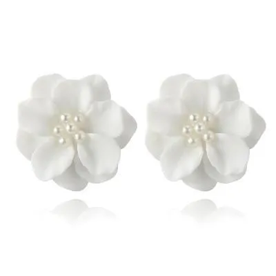 Woman Simulated Pearl Flower Stud Earrings