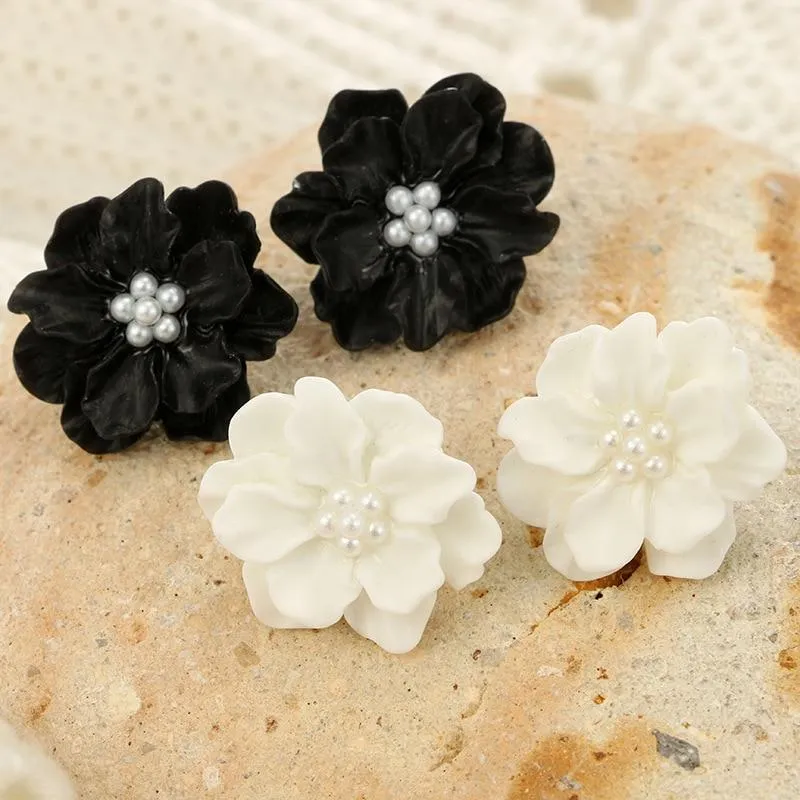 Woman Simulated Pearl Flower Stud Earrings